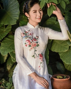 Áo dài thêu hoa hồng