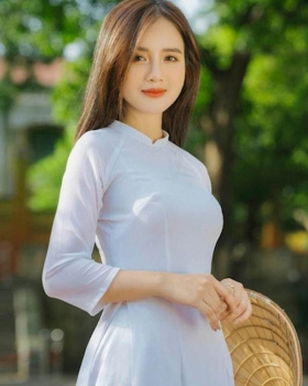 Áo dài học sinh màu trắng ngà