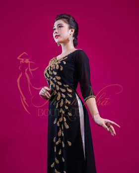 Áo dài đắp ren đính đá pha lê