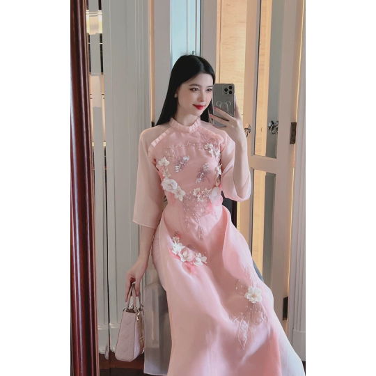 Áo dài kết hoa tinh tế sang trọng